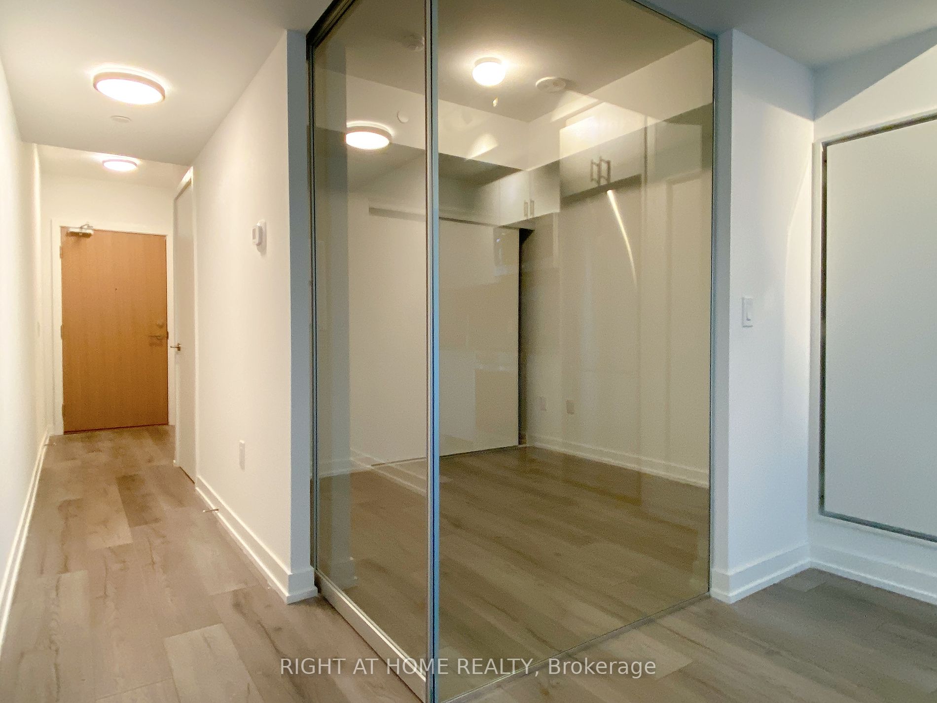 1195 The Queensway 101