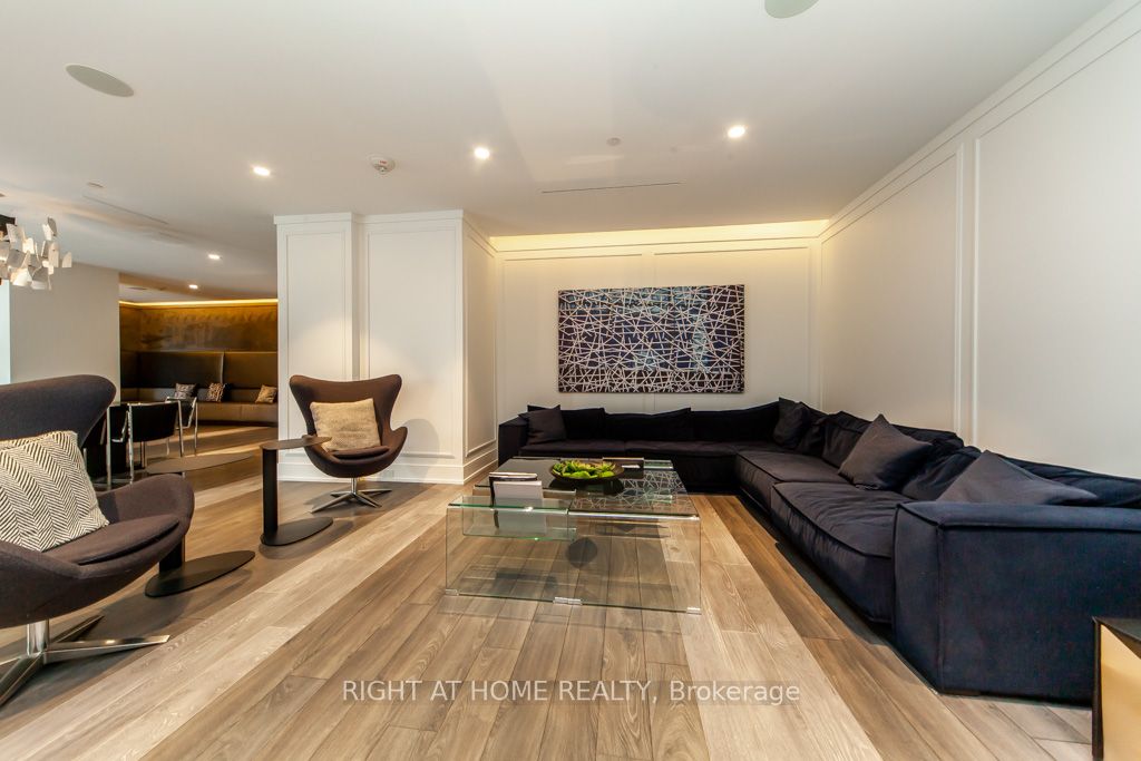 6 Parkwood Ave 317