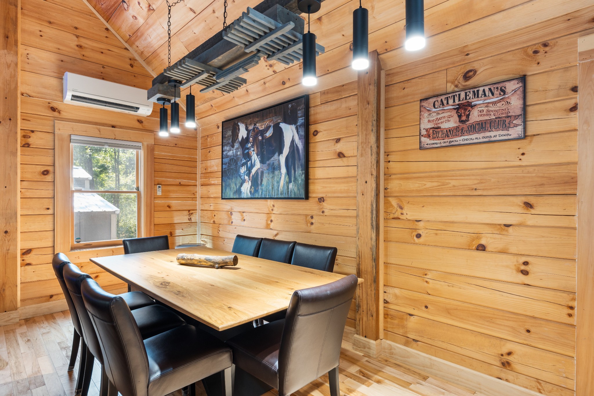 6095 Old Highway 13