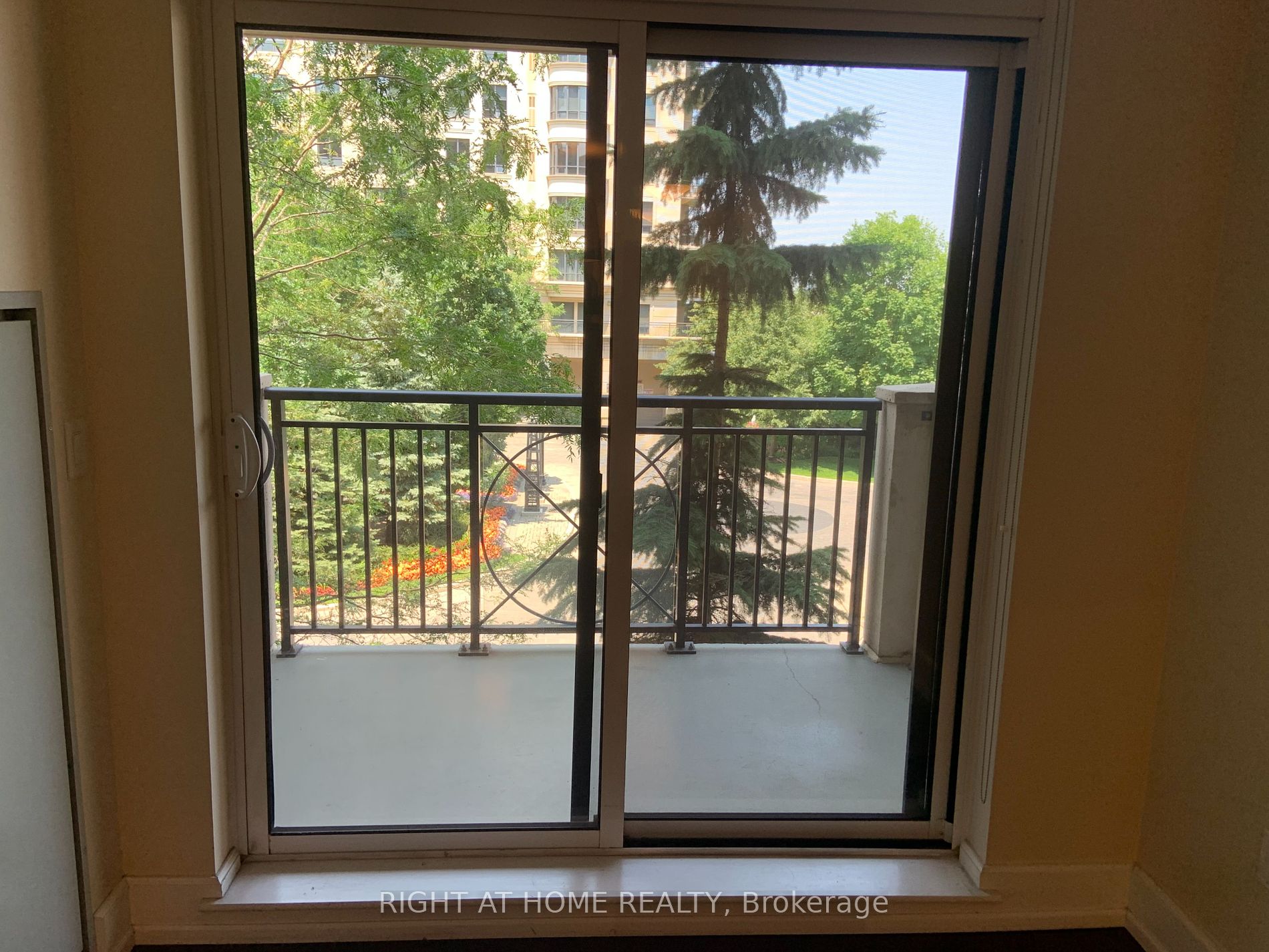 650 E Sheppard Ave 204