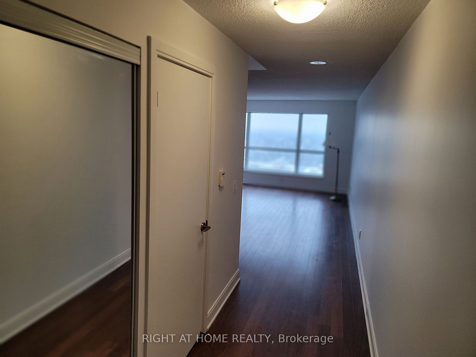 125 Village Green Sq 2001