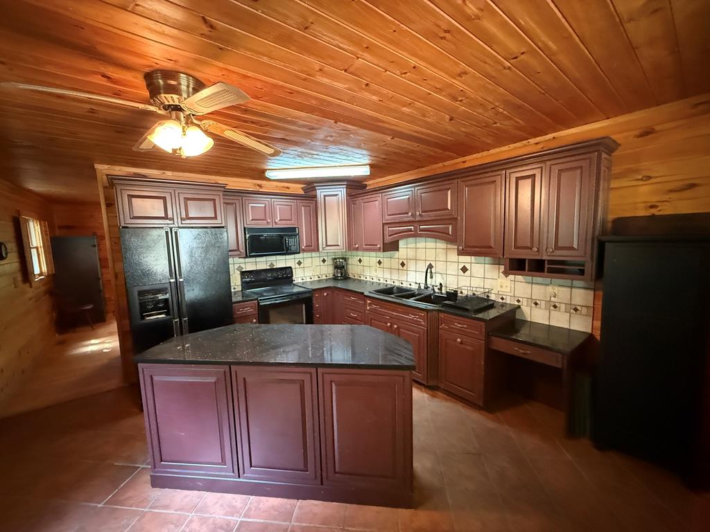 102 Overland Trail