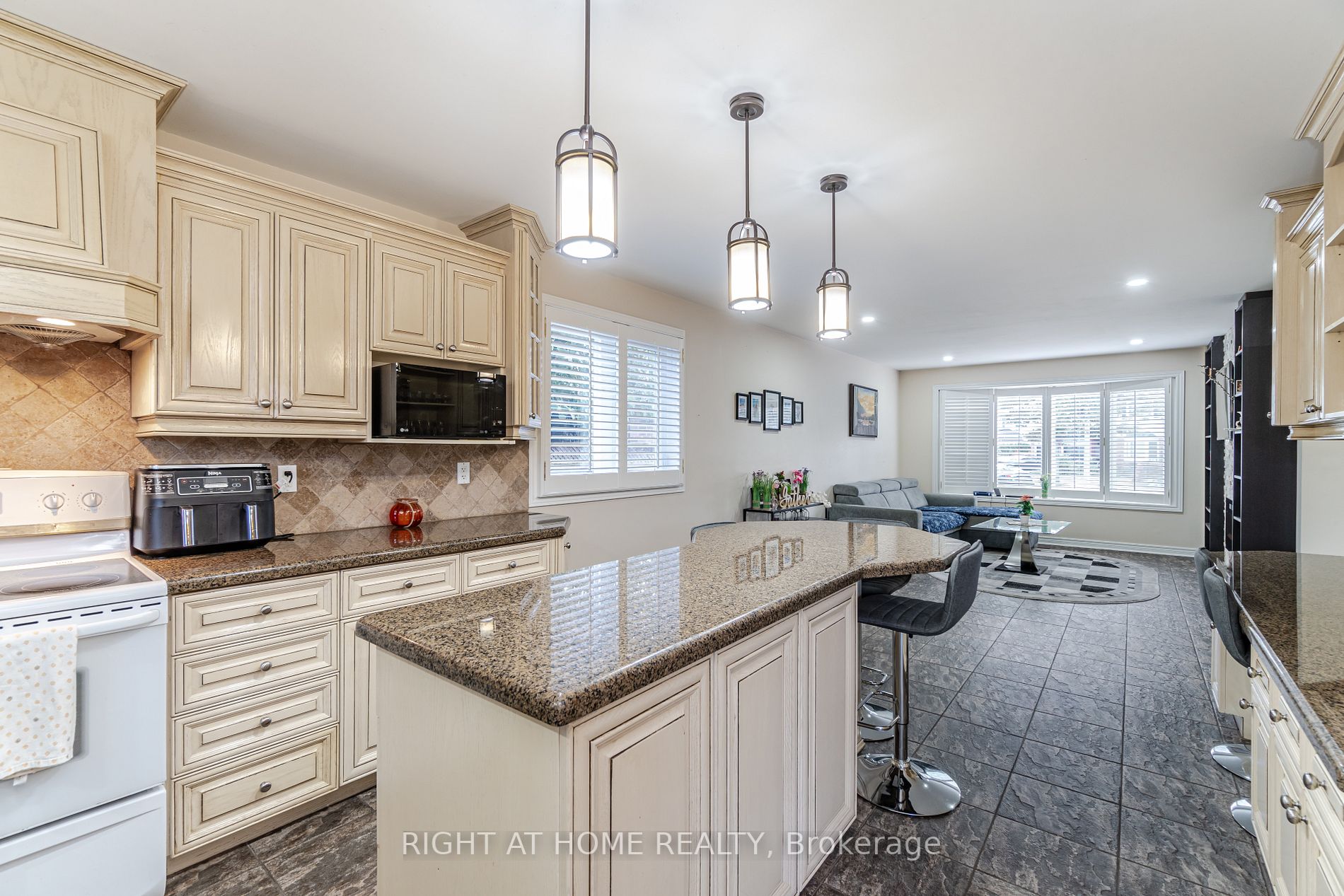 888 Kowal Dr