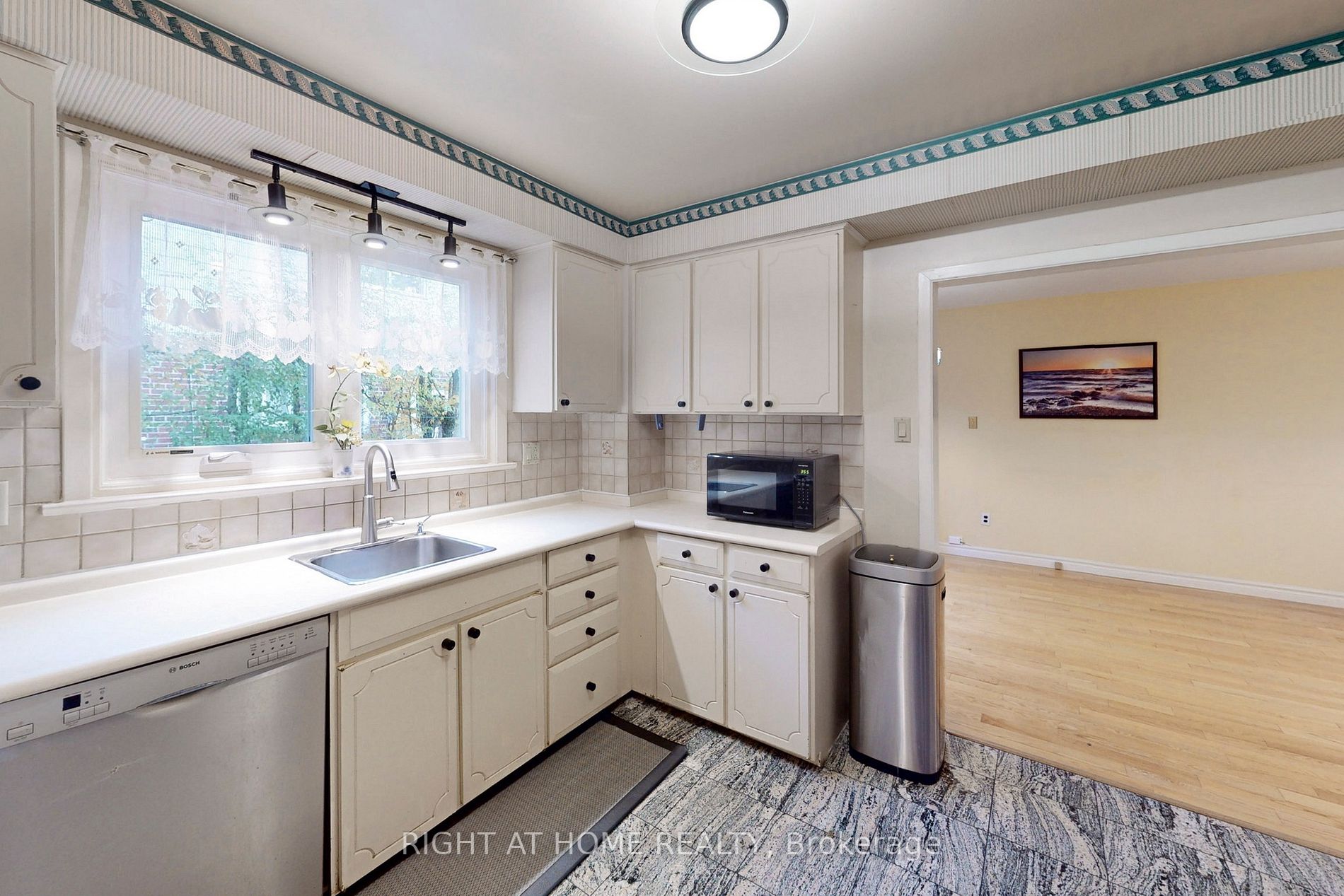 2 Farmview Cres