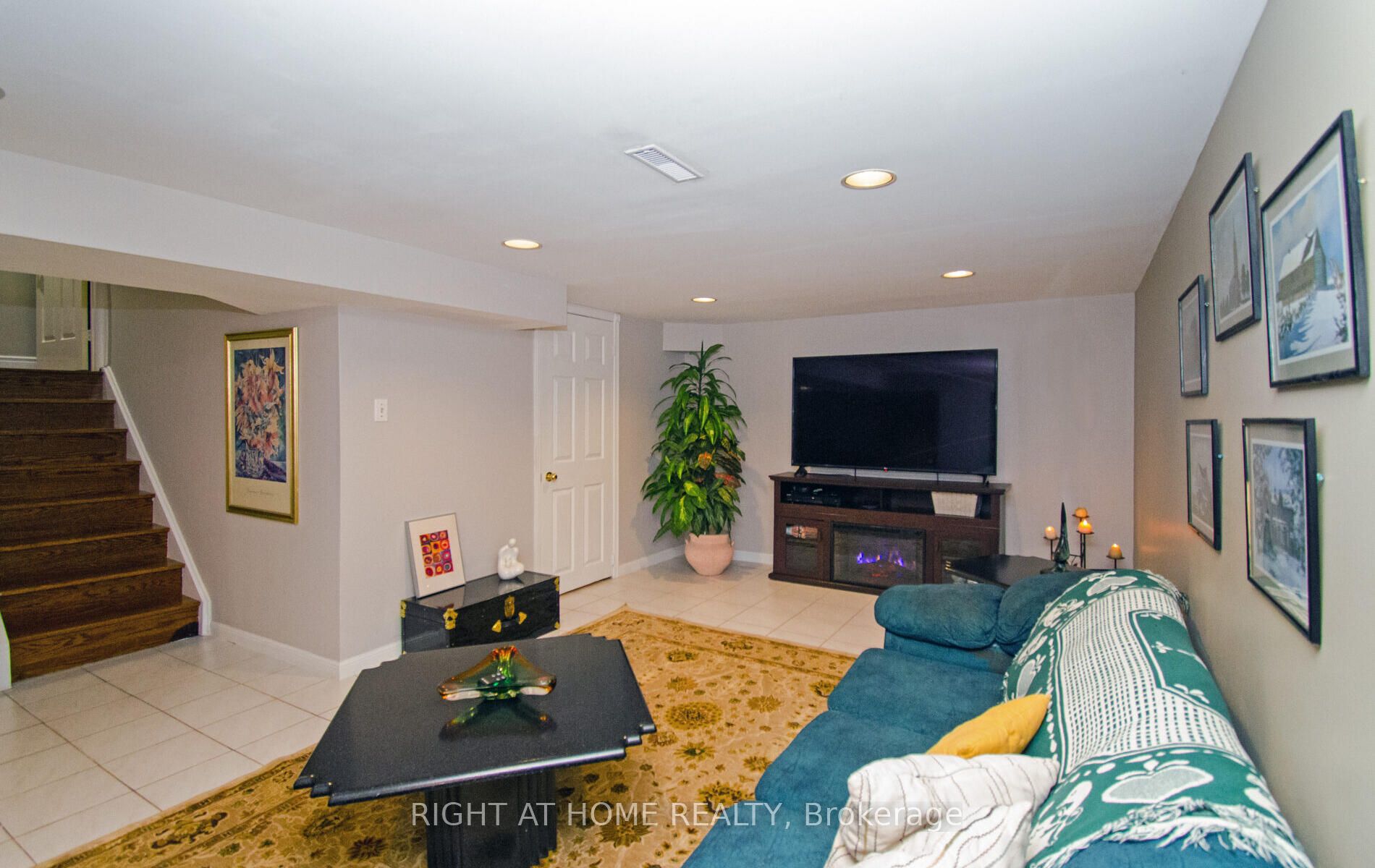 54 Ferguson Pl