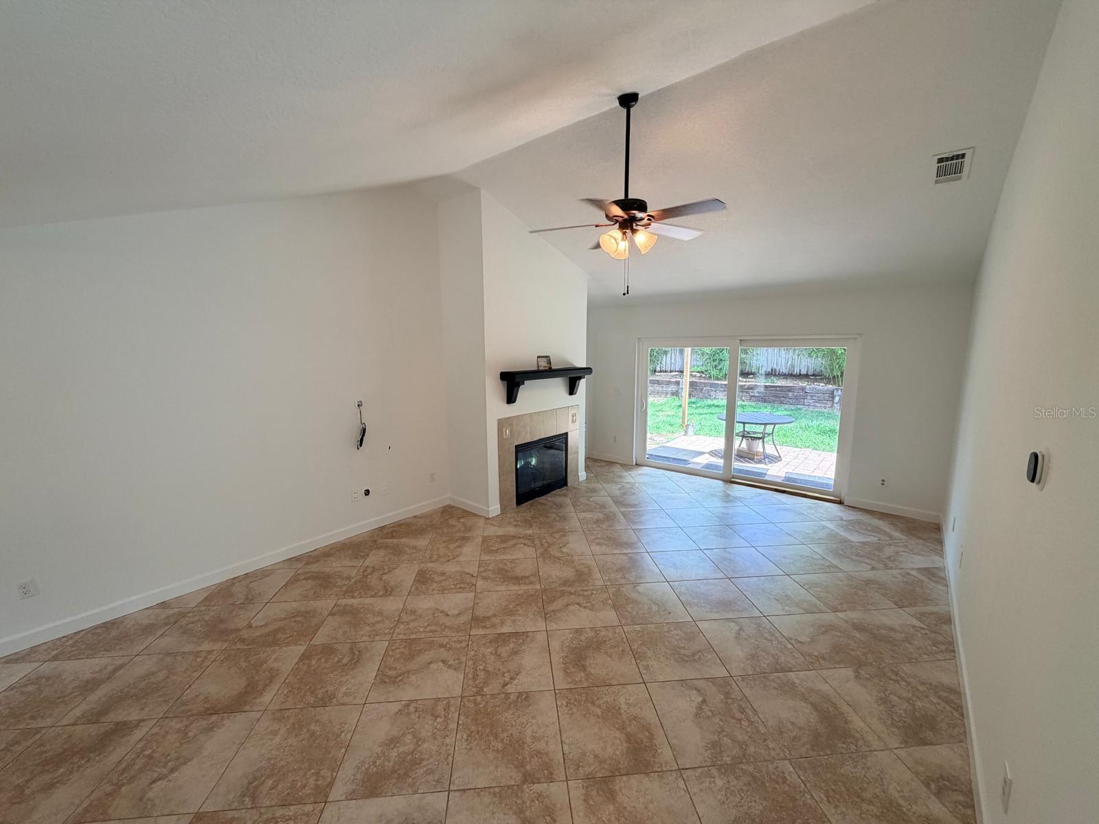 1083 Beckstrom Dr