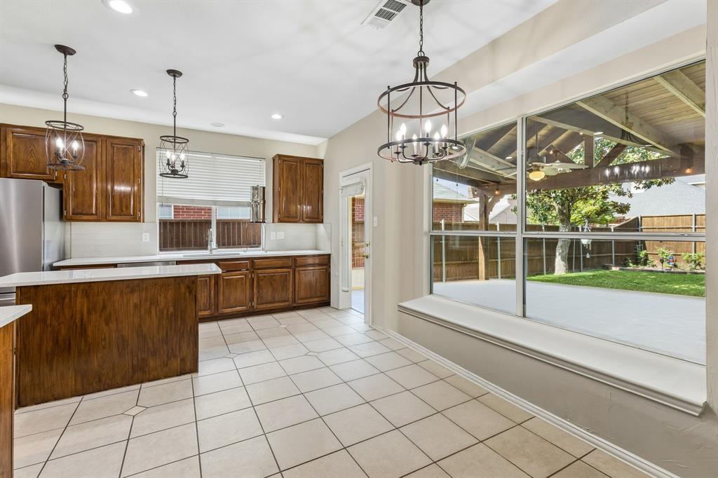 1105 Easton Lane