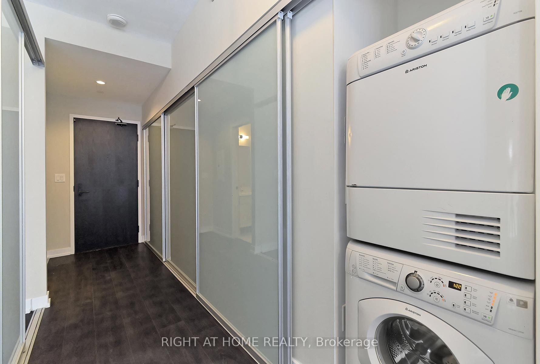 426 University Ave 3207