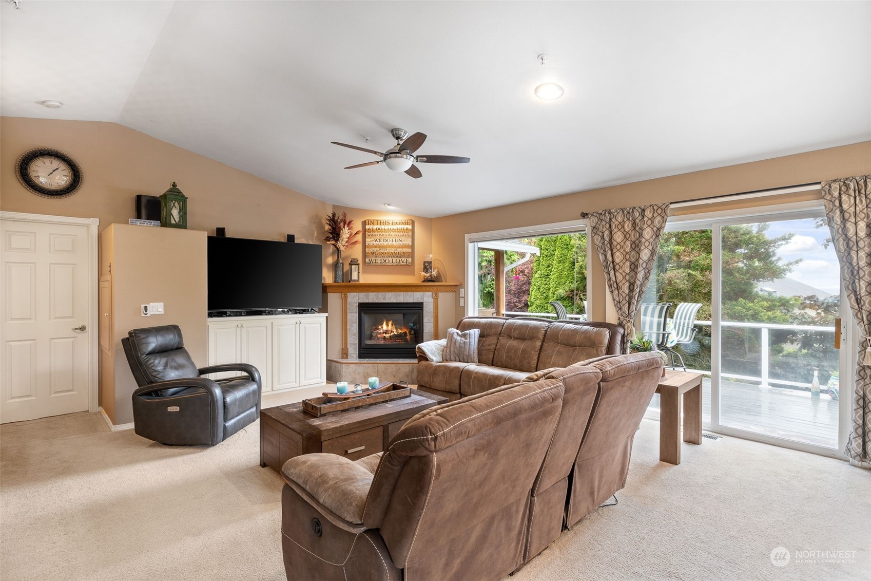 Unit B - Great living room with gas fireplace.