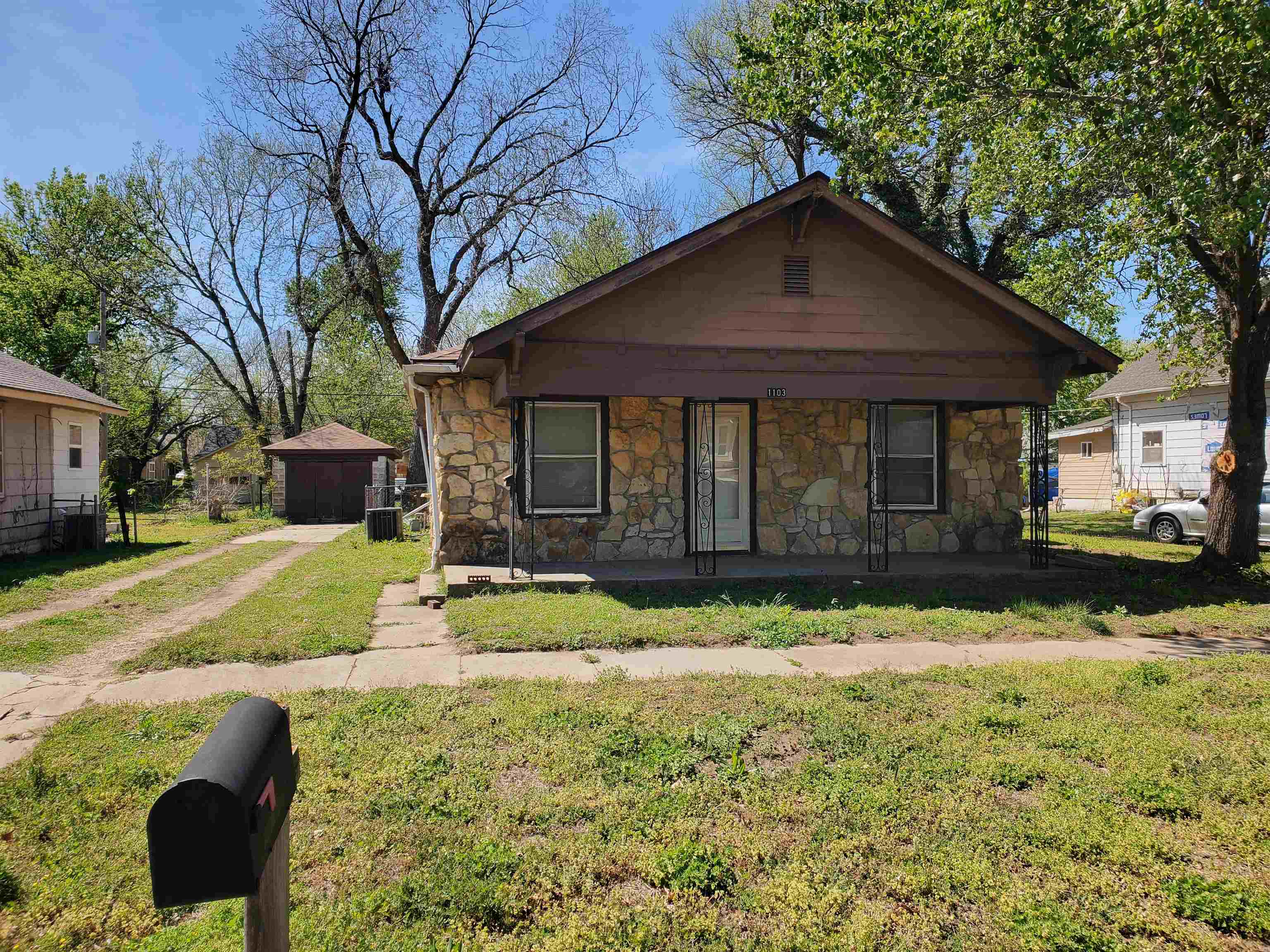 1103 N 3rd