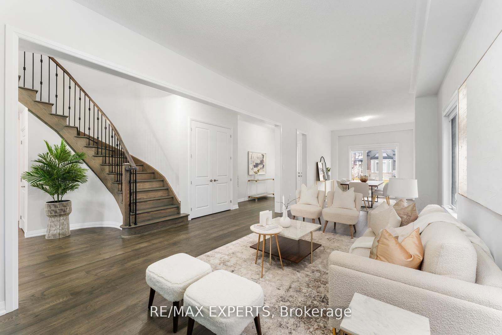 1583 Stovell Cres