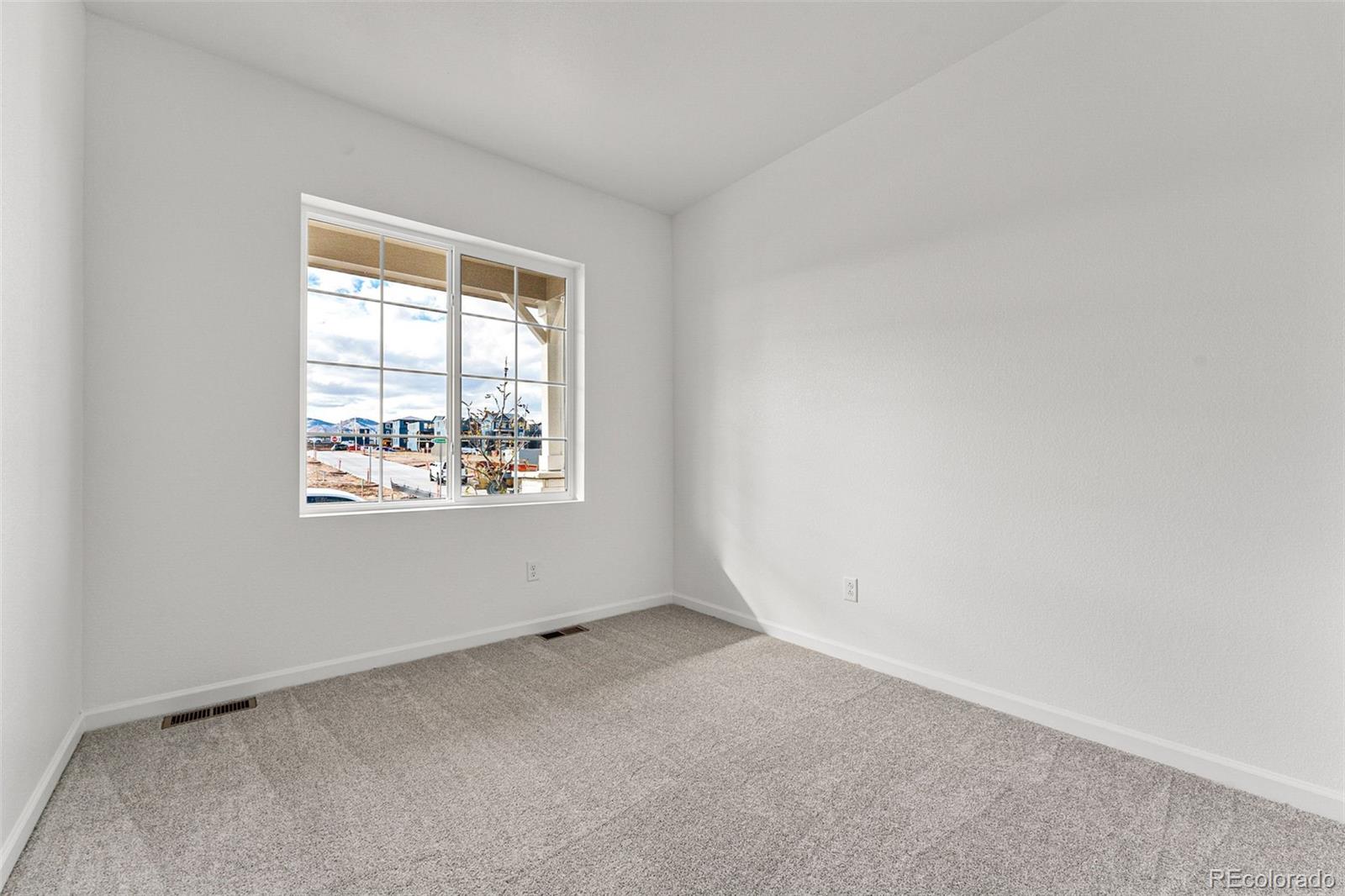 8844 Whiteclover Street