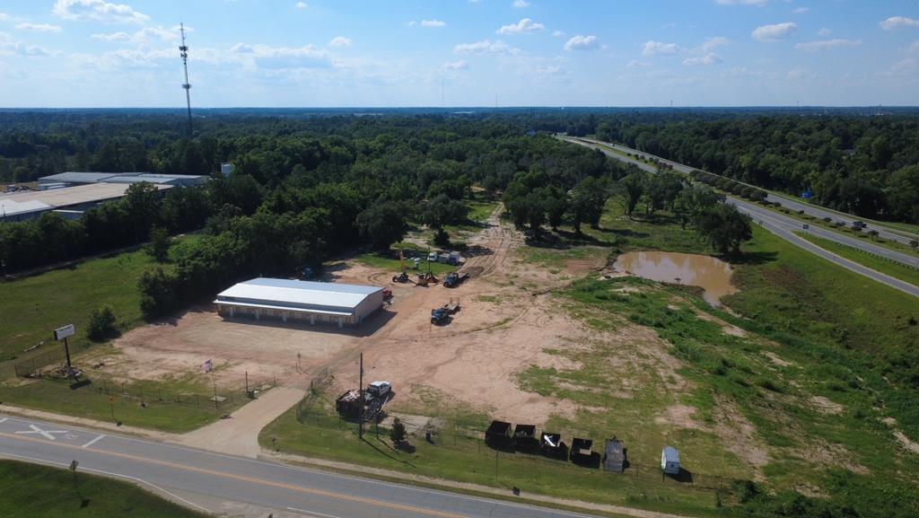 This property encompasses nearly six and a half acres and features a 4,500-square-foot building situated at the corner of State Highway 97 and State Highway 84, also known as the Bainbridge Bypass.  The building includes four bays: one double bay and three single bays, making it idea for a mechanic or paint shop.  The area surrounding the building is fully fenced, providing added security and privacy.  City water and sewage services are available on the property. There are plenty of parking spaces to accommodate a variety of needs.  This location is ideal for a storage yard, office building, retail, mechanical shop, or childcare due to its ample space, secure fencing, and convenient access to major highways.