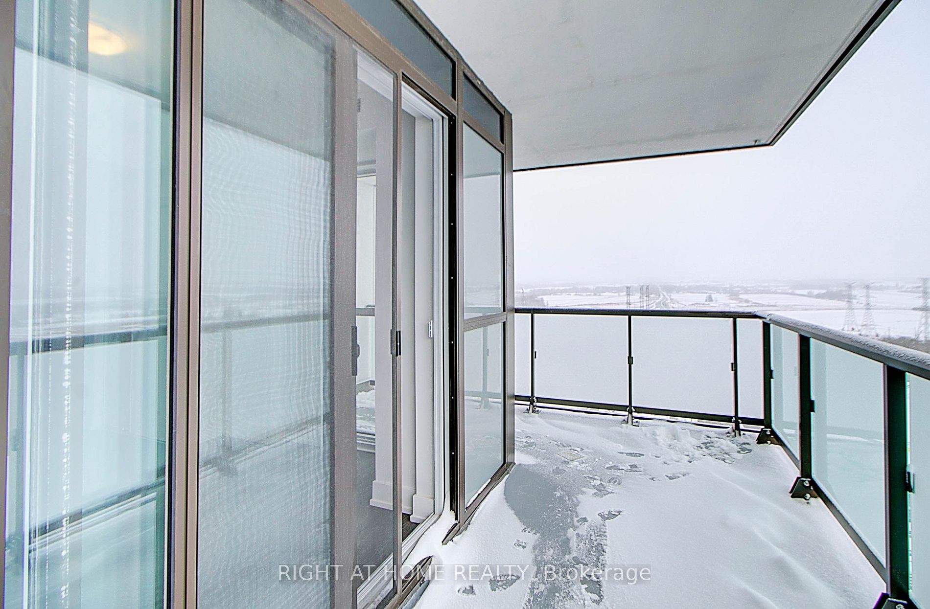 2550 N Simcoe St 2407