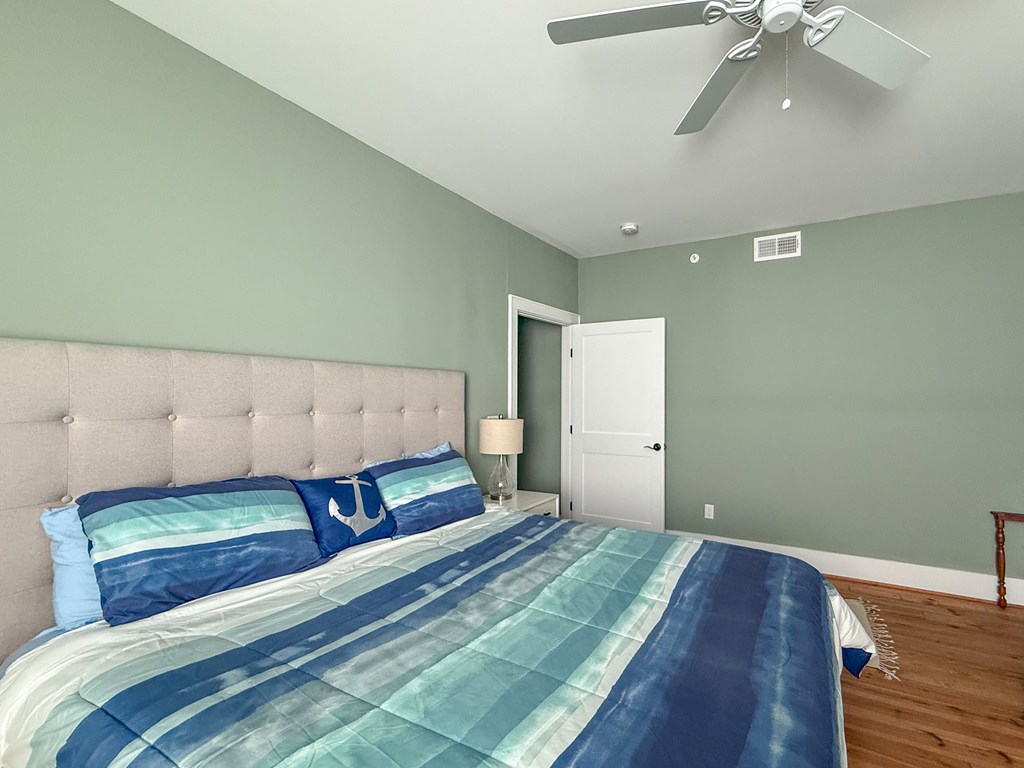 300 Mason Ave 3H