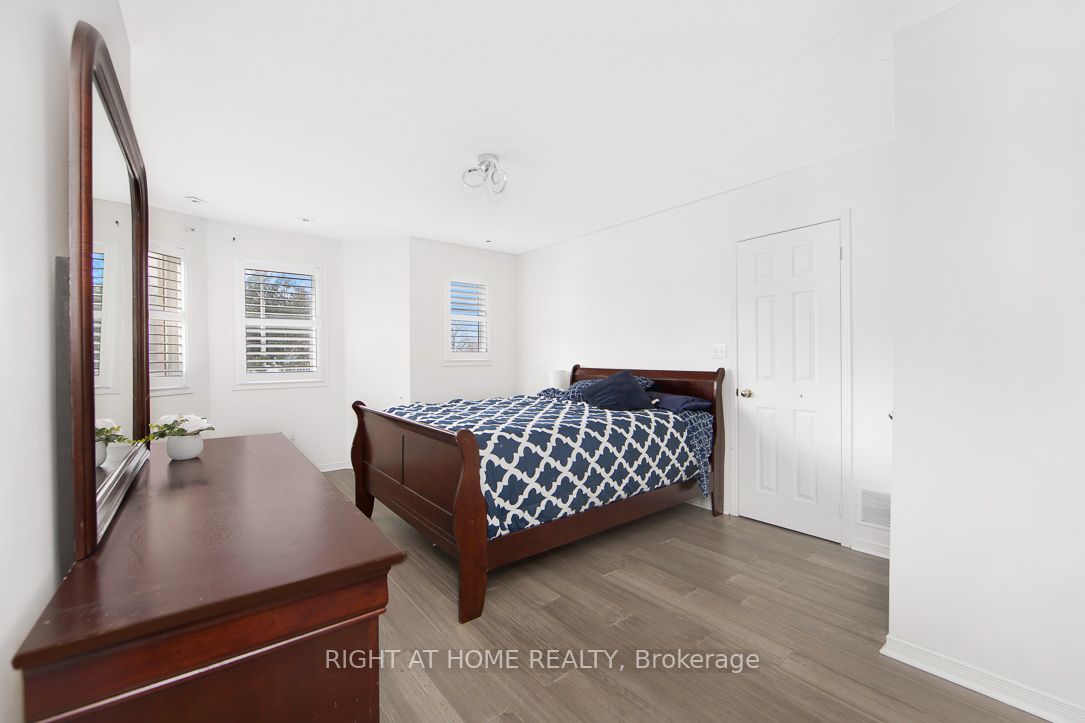 19 Rosebank Dr 302
