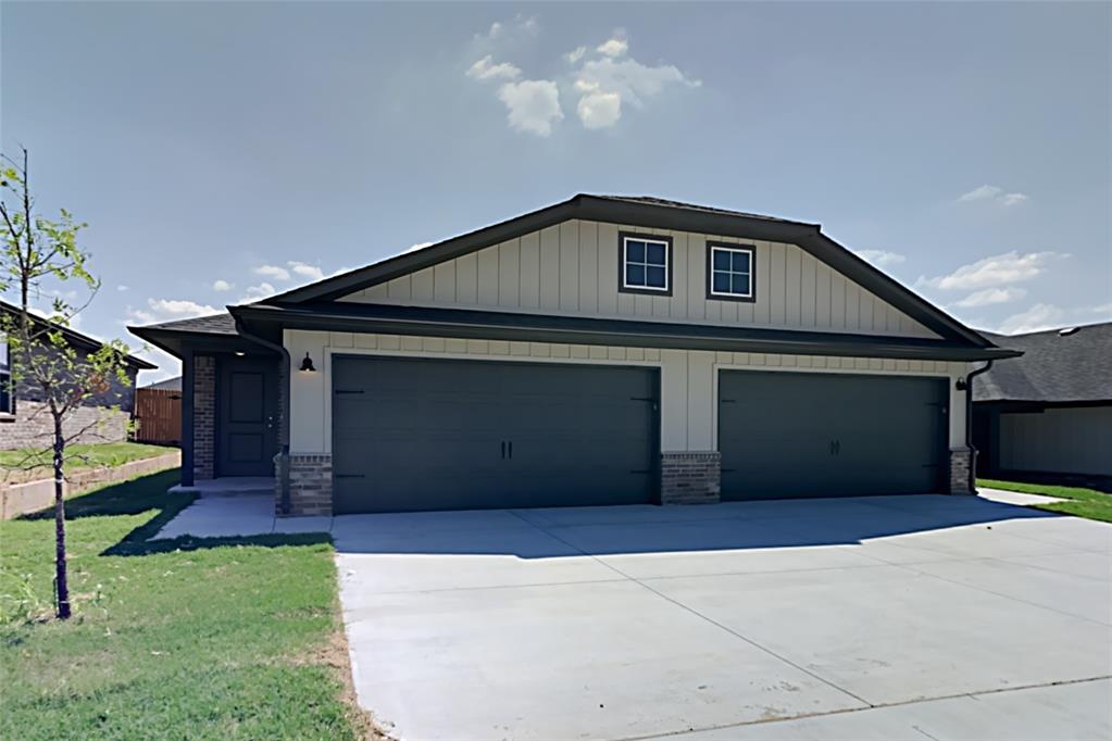 2 Bedroom 2 Bathroom 2 Car Garage Duplex Close to Broadway Extension, a short distance from Edmond and easy access to downtown OKC. Stone counters, wood look vinyl floors and LED lighting throughout. Fenced backyard with lawn care included. Pets considered case by case.Refrigerator, washer and dryer, range, dishwasher and microwave are included.Directions - FROM BROADWAY EXTENSION ON THE EAST SIDE BETWEEN 122ND/ HEFNER TURN RIGHT ONTO SUMMIT RIDGE THEN RIGHT ONTO BRECKENRIDGE.*** PHOTOS / 3D TOUR ARE OF A SIMILAR PROPERTY BUT NOT EXACT FLOOR PLAN. PICS NOT OF ACTUAL ADDRESS. ***All residents are enrolled in the Resident Benefits Package (RBP) for $45.00/month which includes renters' insurance, credit building to help boost your credit score with timely rent payments, $1M Identity Protection, HVAC air filter delivery (for applicable properties), our best-in-class resident rewards program, and more! If you already have renter’s insurance, upon acceptance that it meets all lease requirements, the RBP would be $31.05/month. More details upon application.