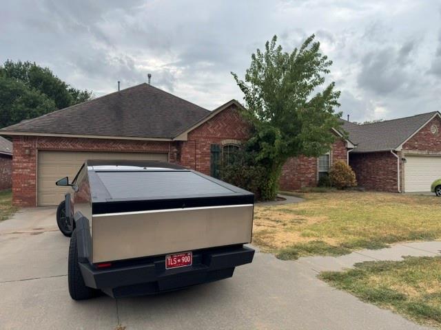 Welcome to 1320 Cedar Creek Dr, conveniently located in Norman near the University of Oklahoma campus. This home offers a convenient location close to OU, local dining, shopping, entertainment, and everyday amenities. Enjoy easy access to major roads while being close to everything Norman has to offer. Whether you’re looking for a primary residence, a home near campus, or an investment opportunity, this property is worth a look.