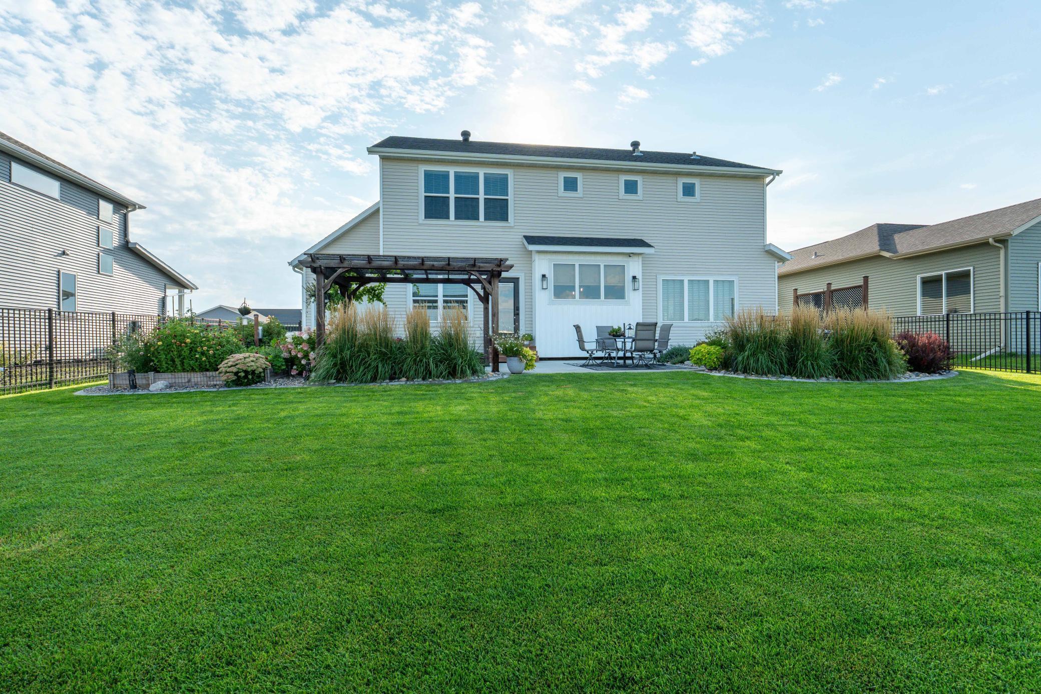 8825 Meadowlark Parkway