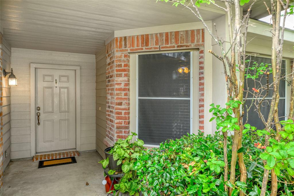 2900 Bluffs Court