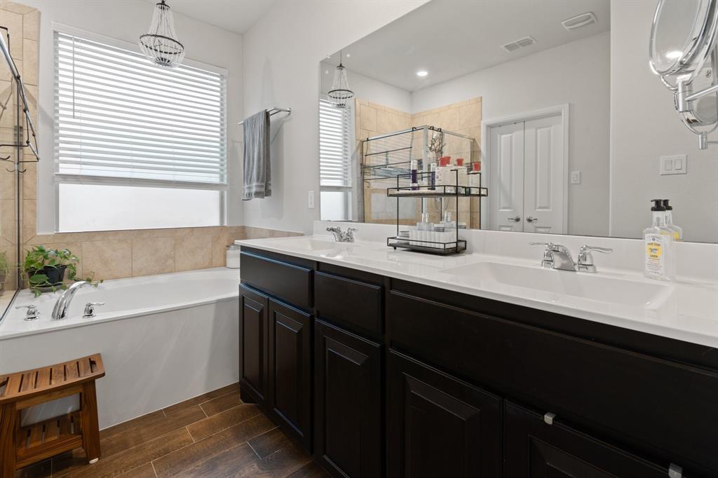 1216 Sausalito Trail