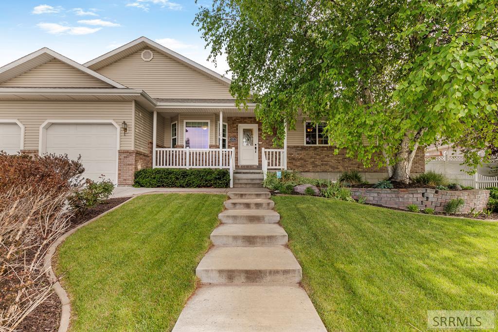 256 E 5th S