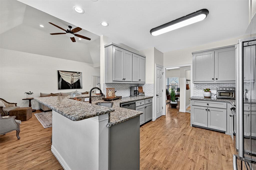 38 Lone Oak Boulevard