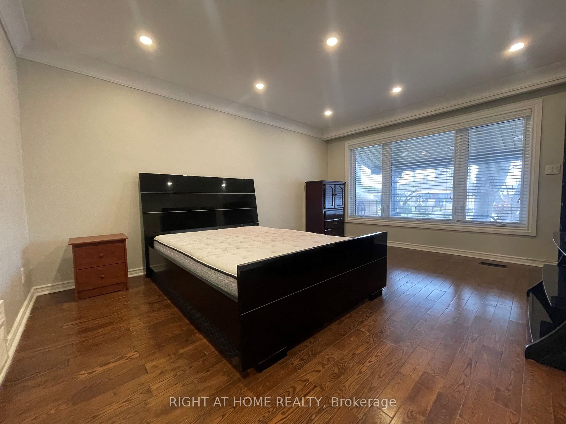 22 Neames Cres Room A