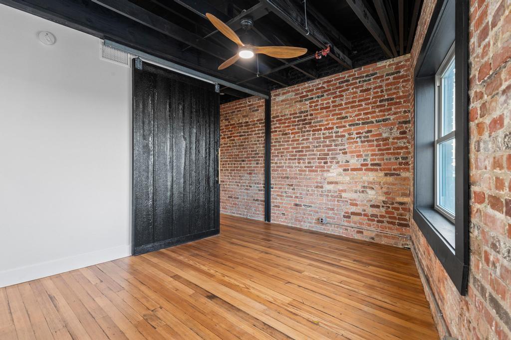 330 W Lamar Street 202