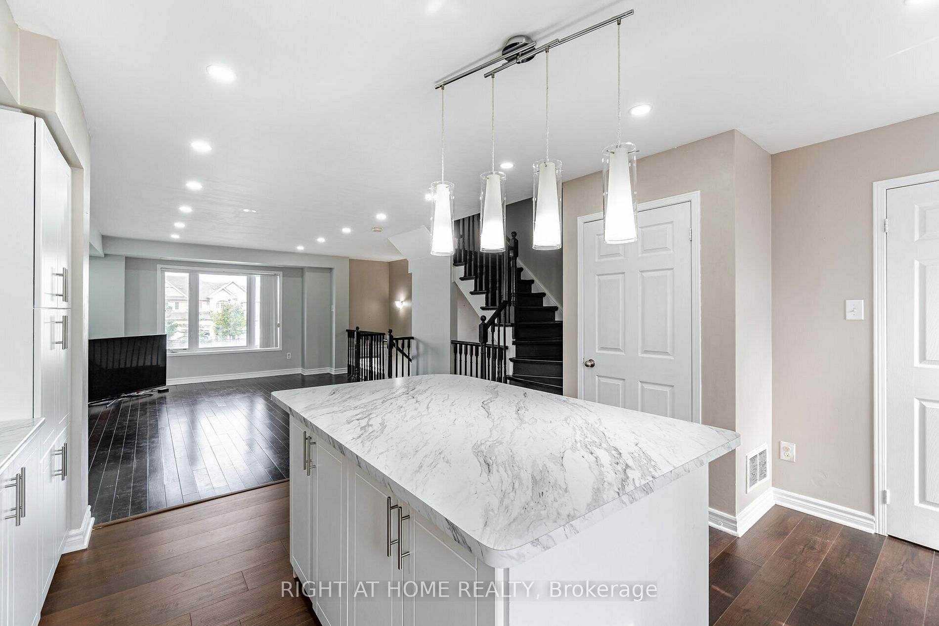 60 Fairwood Circ 45