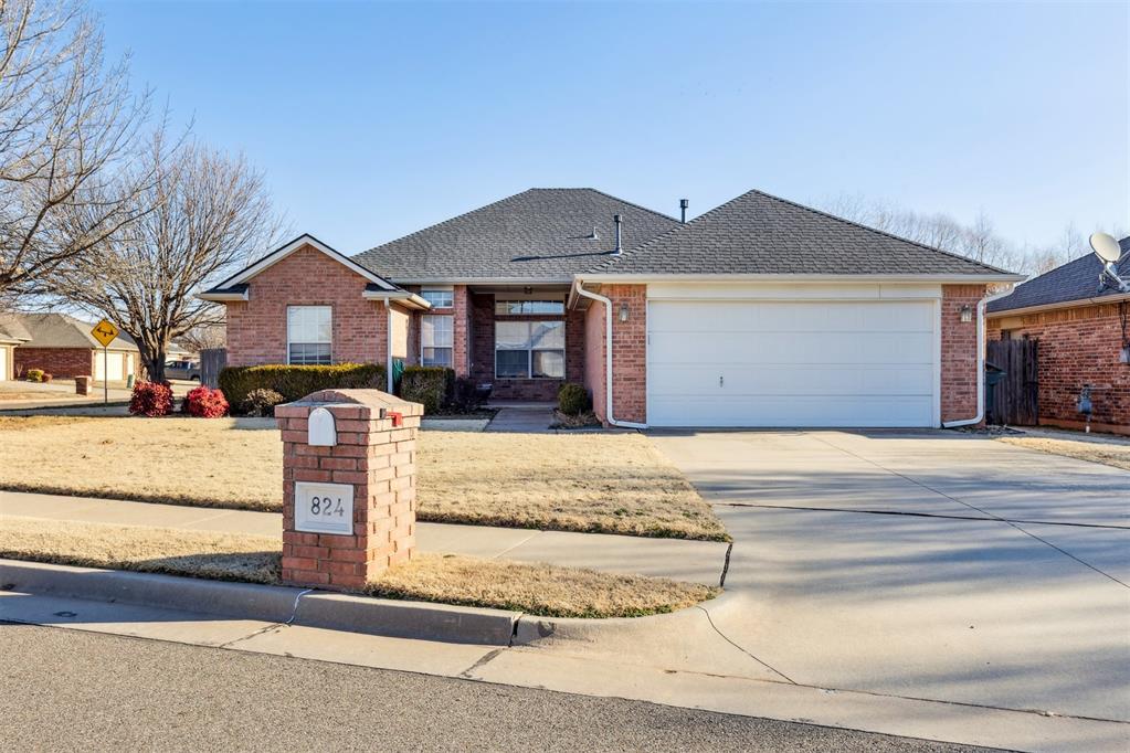 Freshly remodeled and move-in ready, this home offers modern comfort with all appliances included. Conveniently located near shopping, dining, and top-rated schools, it’s the perfect blend of style, comfort, and location.All HCO Leasing residents are enrolled in the Resident Benefits Package (RBP) for $55.00/month whichincludes liability insurance, credit building to help boost the resident’s credit score with timely rentpayments, HVAC air filter delivery (for applicable properties), our best-in-class resident rewards program,on-demand pest control, and much more! More details upon application.