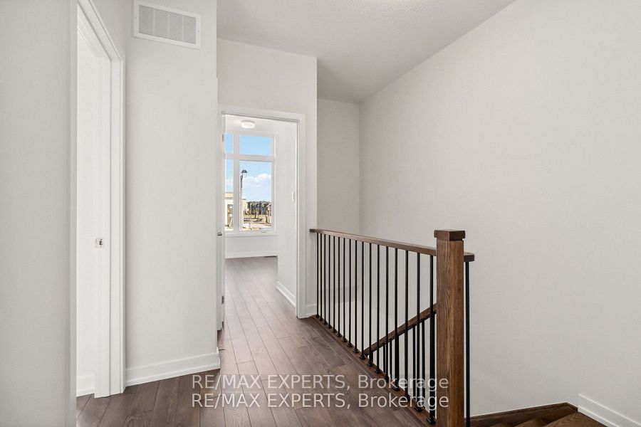 33 Kinloss St
