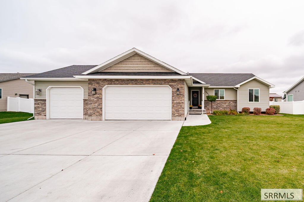 3002 Golden Rod Drive
