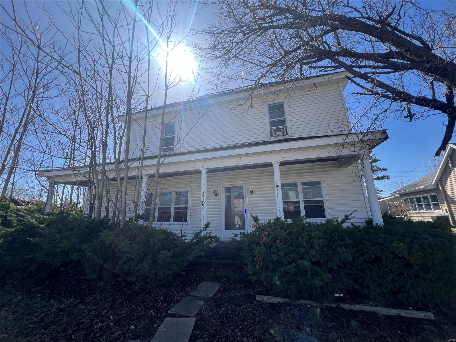 208 E Main