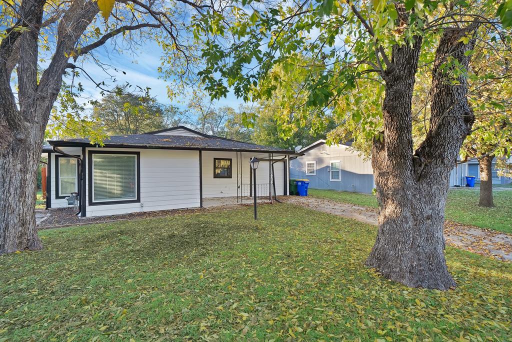 809 Hackamore Street