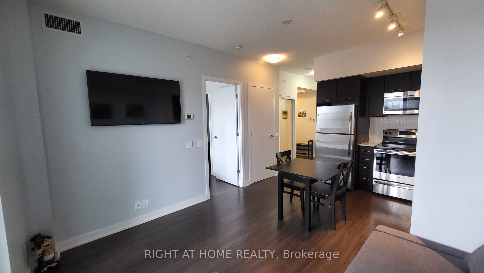 2200 W Lakeshore Blvd 612