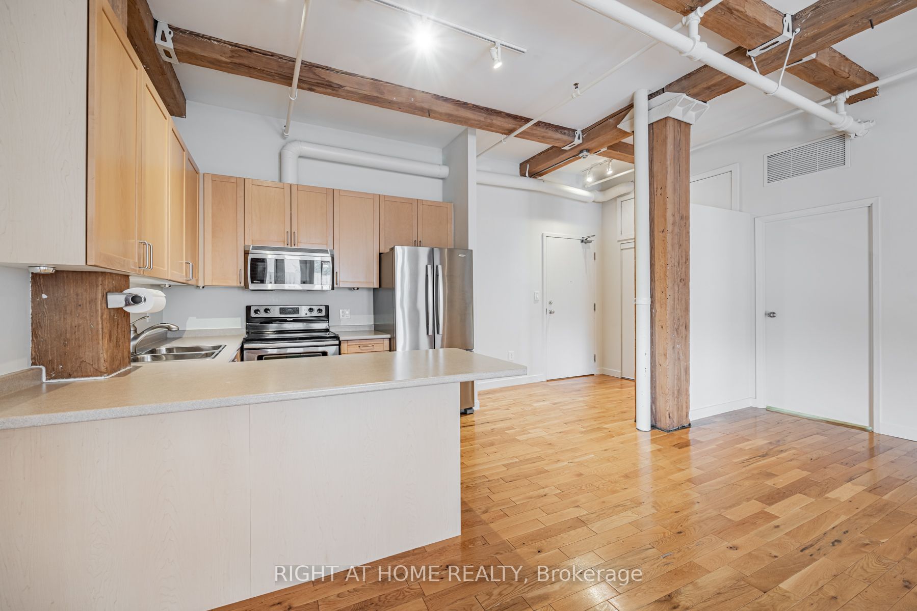 90 Sherbourne St 205