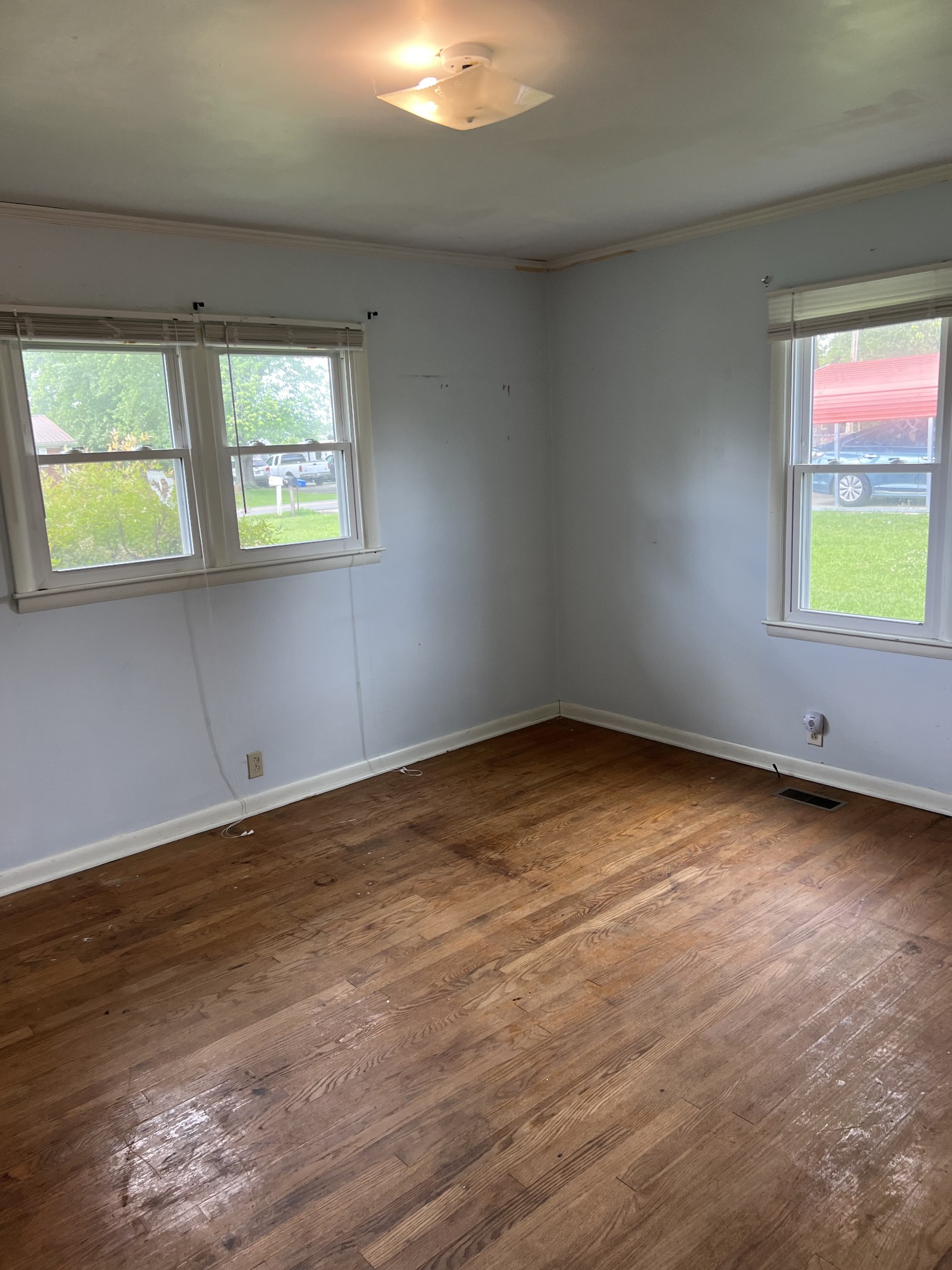 350 Lagoon Dr