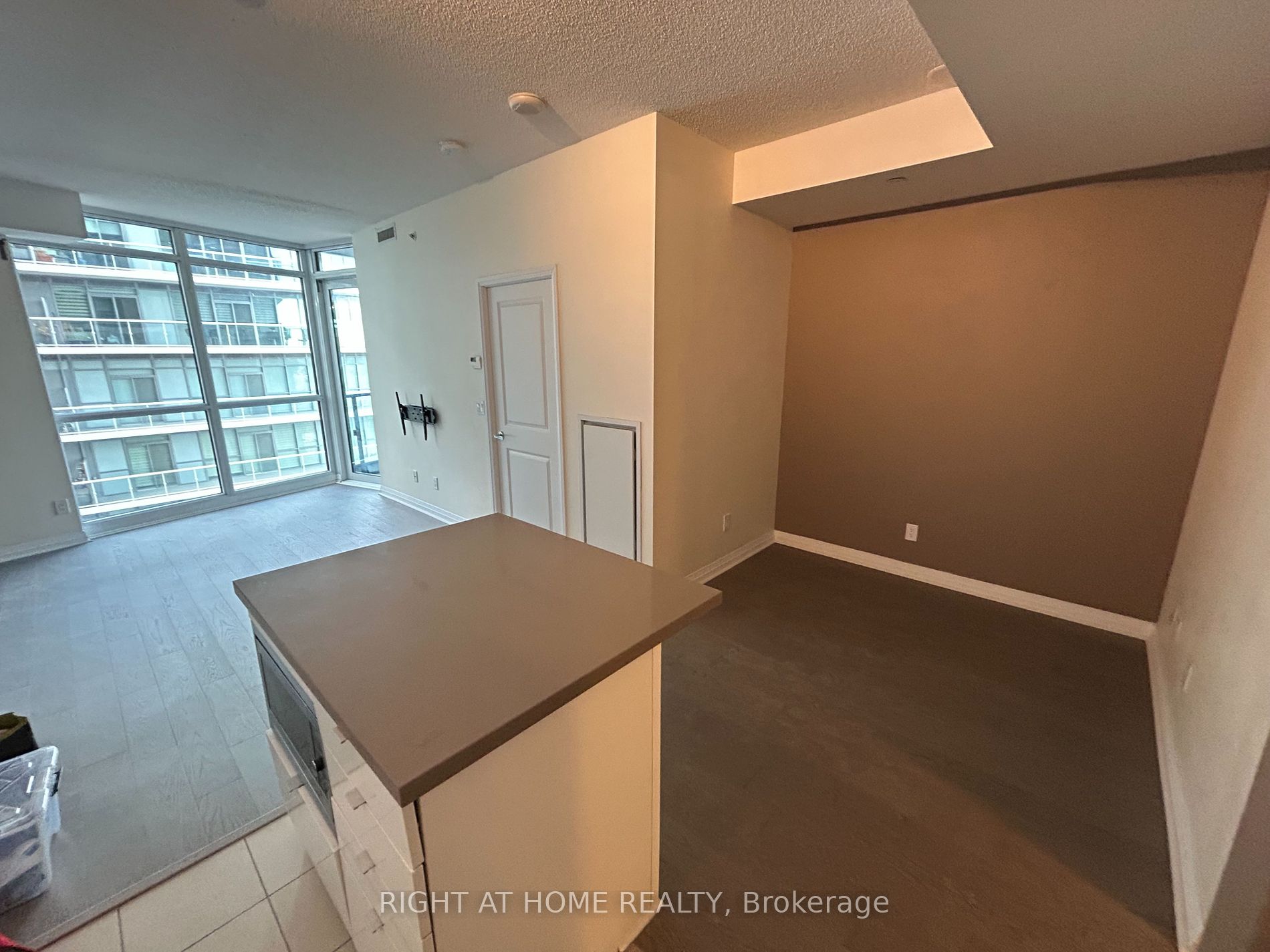 59 Annie Craig Dr 1302