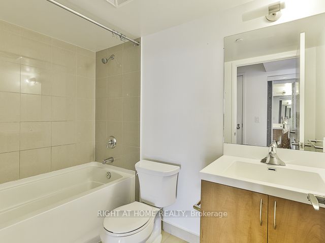 800 W Lawrence Avenue West Ave 1324