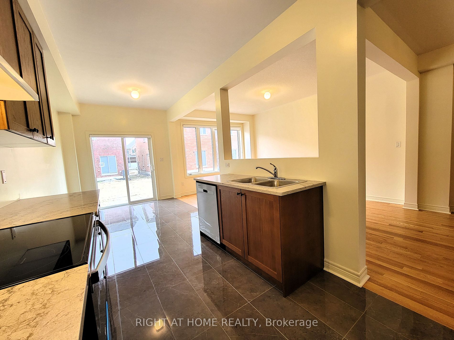 1265 Jim Brewster Circ