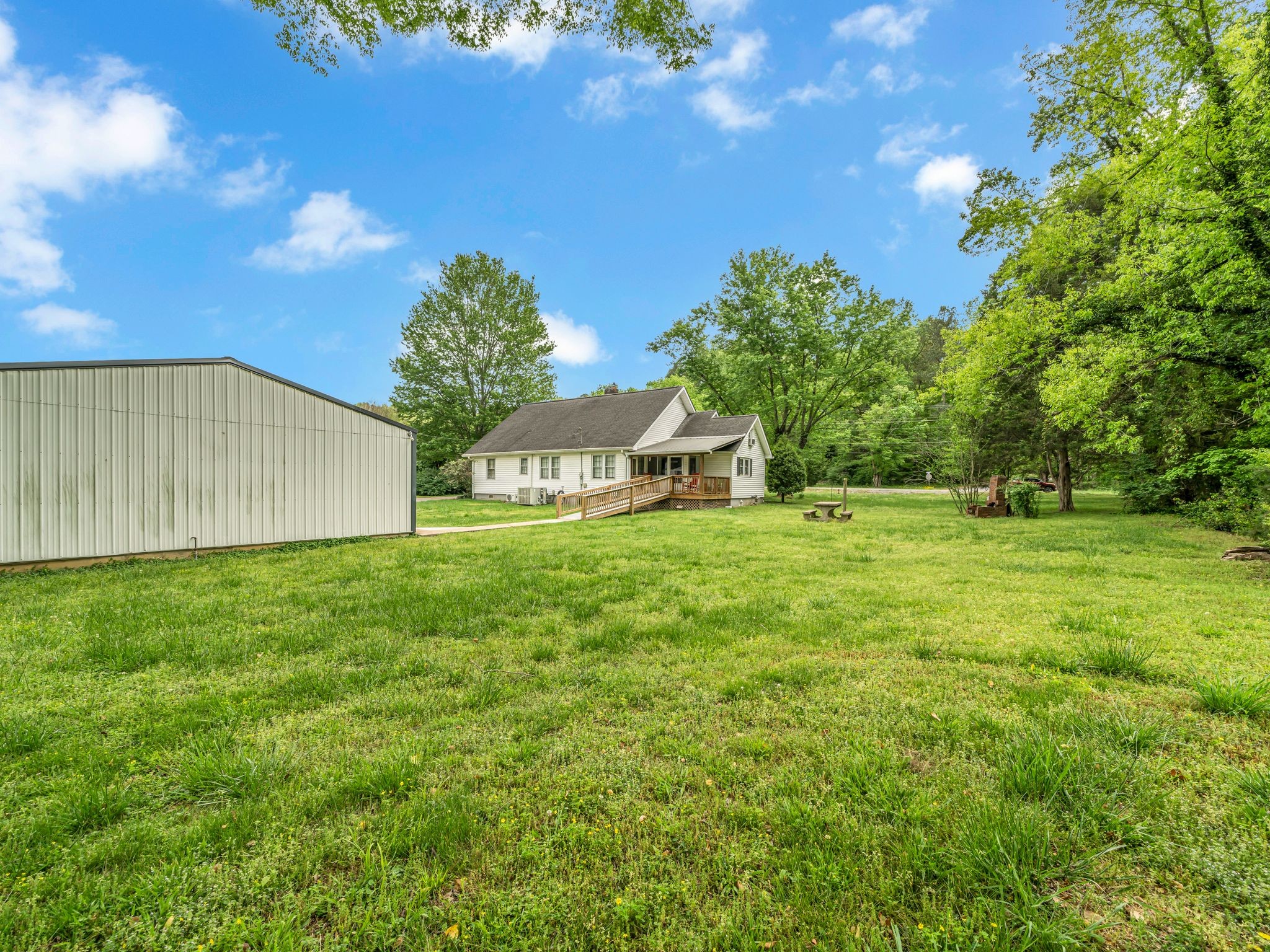 609 W Main St