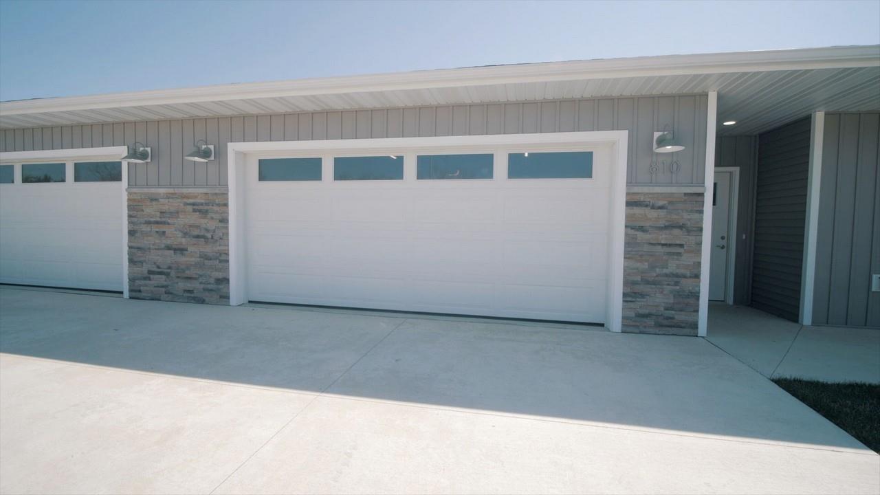 810 Parkside Lane