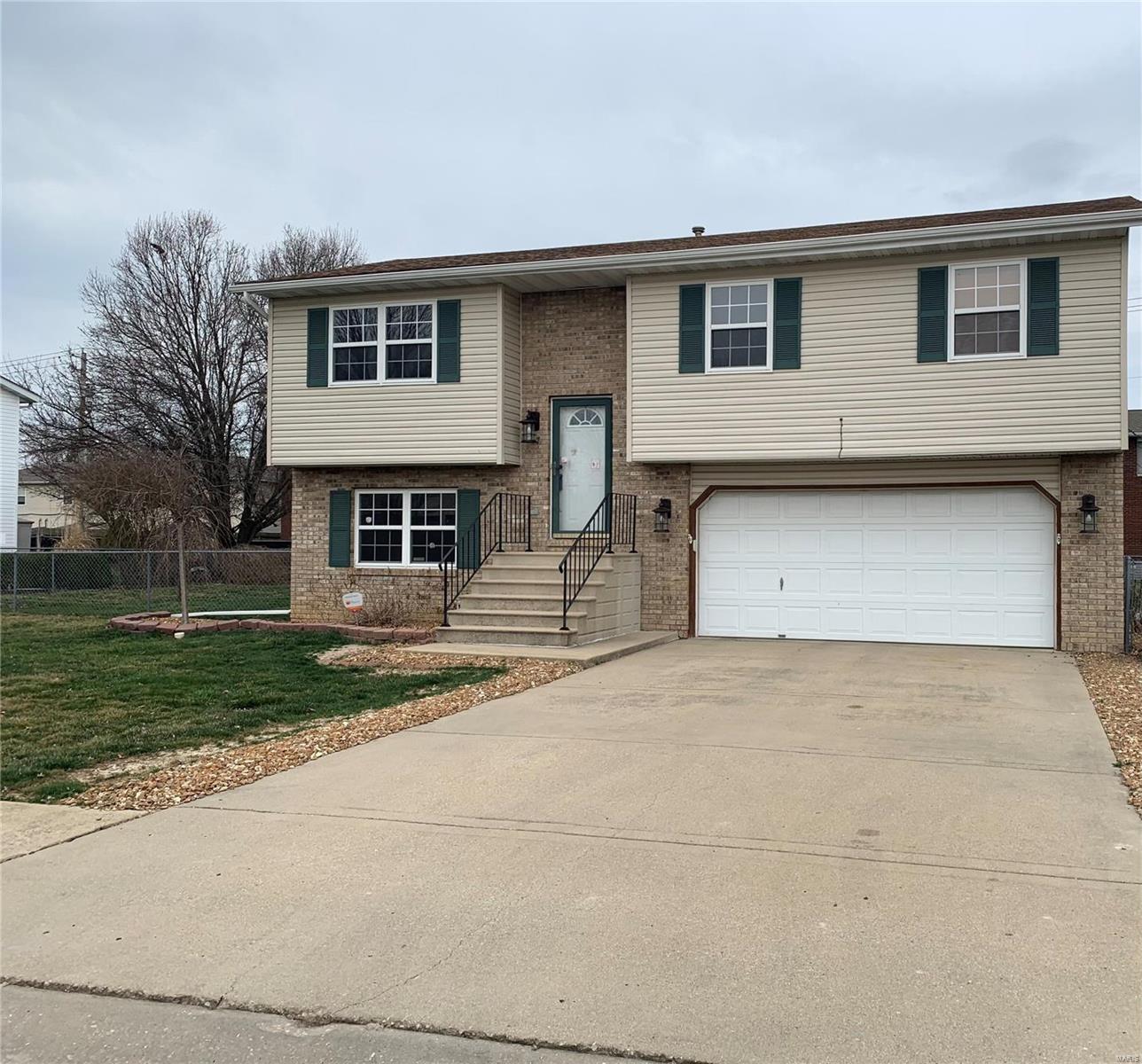 417 Orchard Court Troy Illinois Homes for Sale