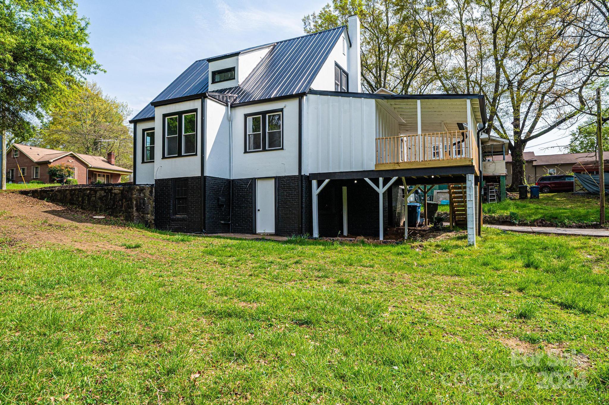 332 2nd Street Place SE