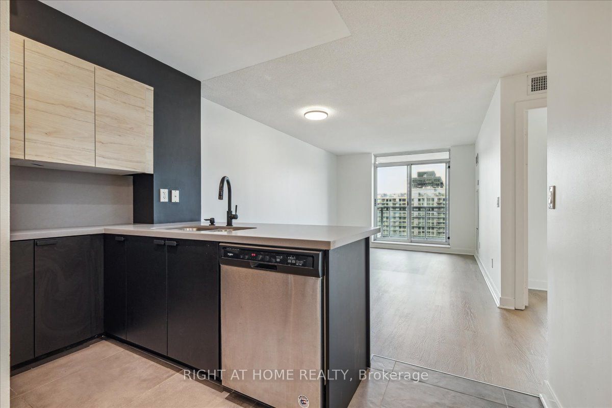 50 Lynn Williams St 812
