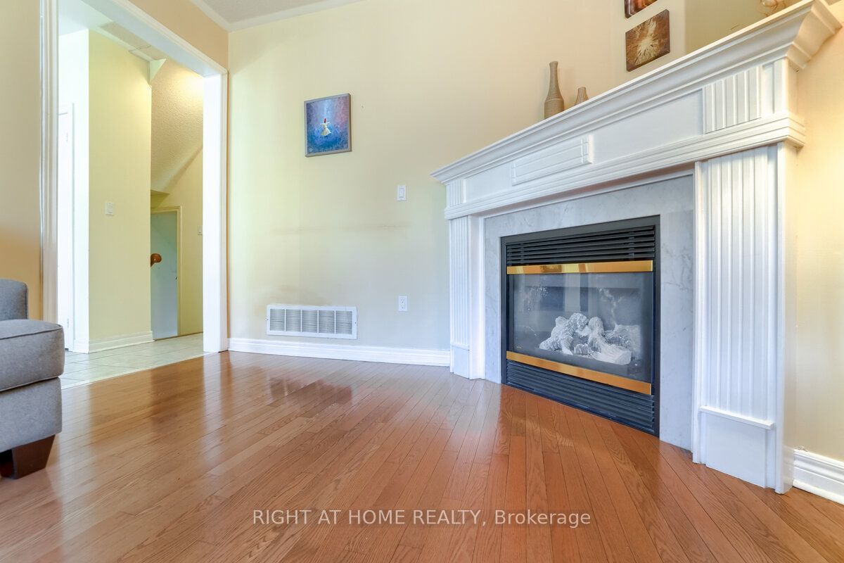 3020 Hawktail Cres L5M 6W3