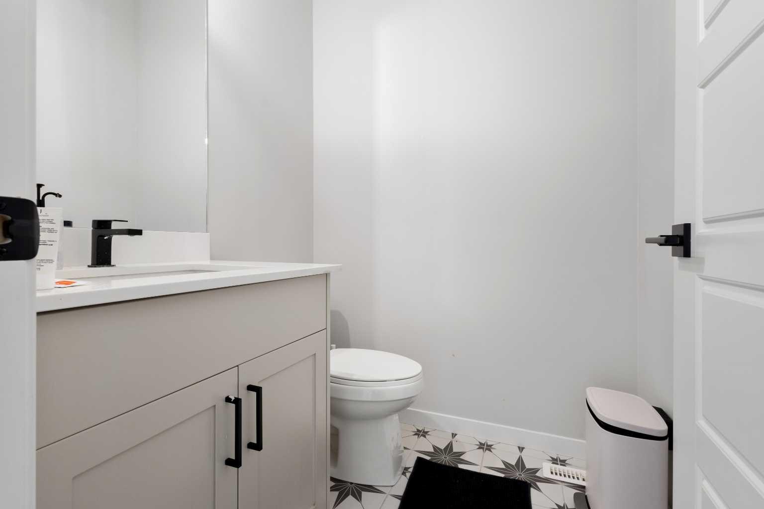 22 Edith Manor NW