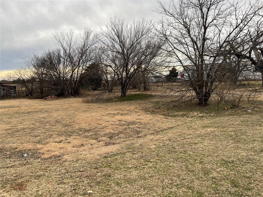 Close to the City area but feels like the Country! This is a great lot for building your dream home and having room to enjoy city/country living! Very few neighbors, no HOA. Utilities are in the area. This acreage is convenient to ALL the area amenities - coffee, church, gas, grocery, pharmacy, restaurants, and all area highways for easy access to the OKC/Metro areas. Build your dream home or maybe a duplex, or work with the City of Moore to rezone to commercial. This could be expanded to 1 acre.