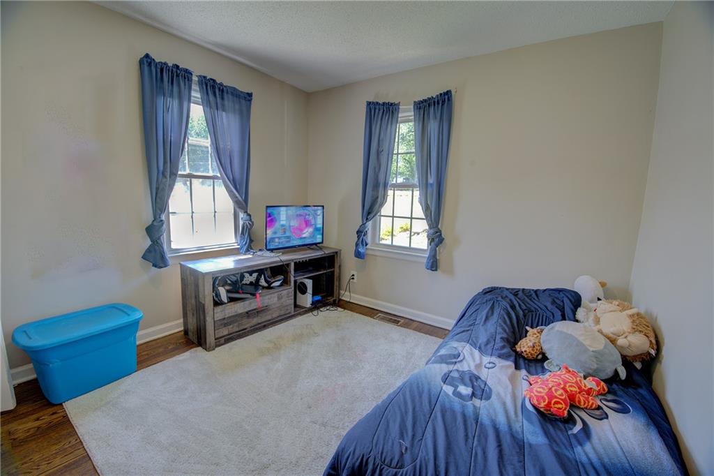 5519 NW Meadowvale Drive